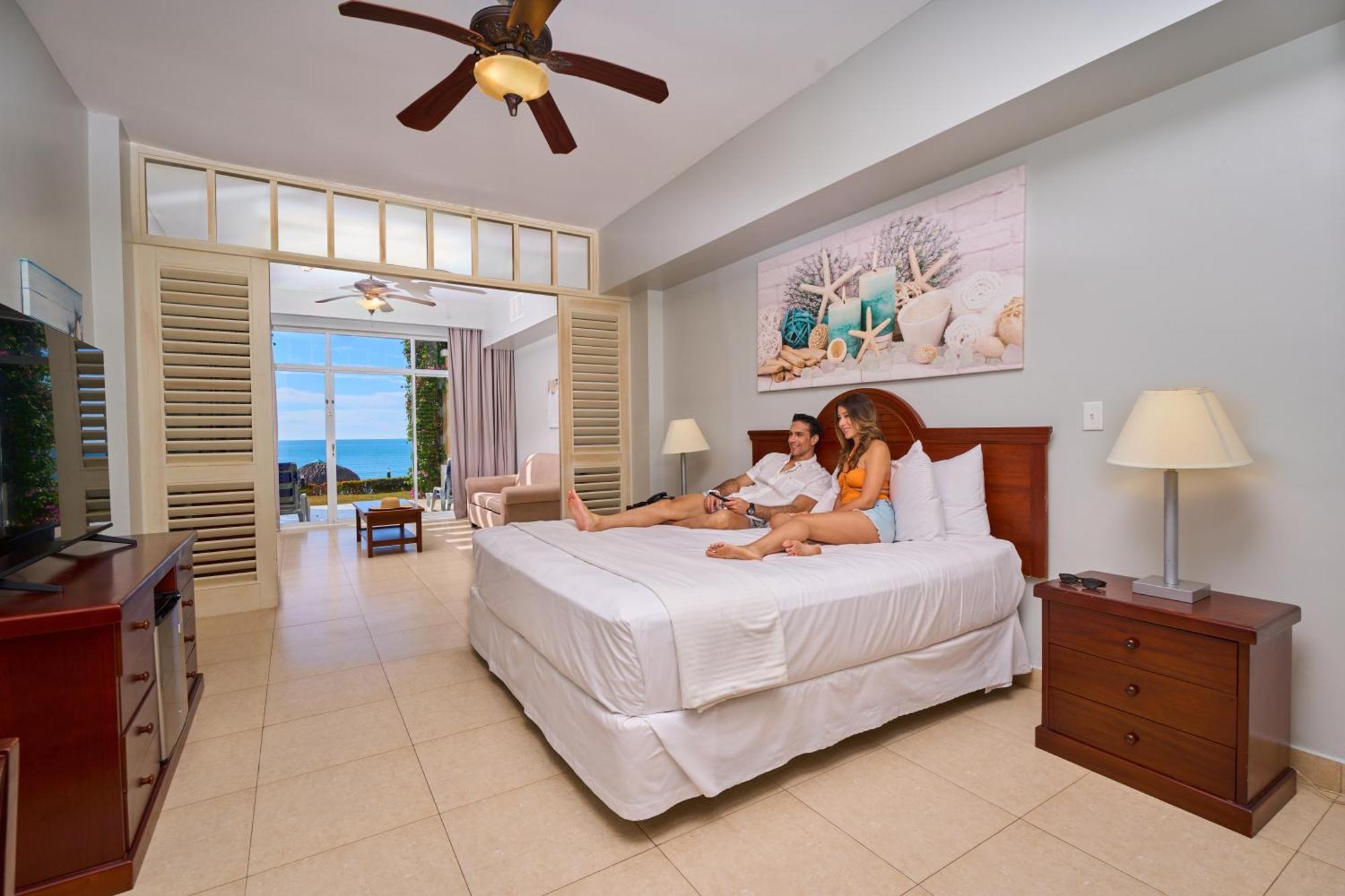 Gran Evenia Bijao Hotel Санта Клара Екстериор снимка A bedroom at the Iberostar Grand Hotel Bávaro