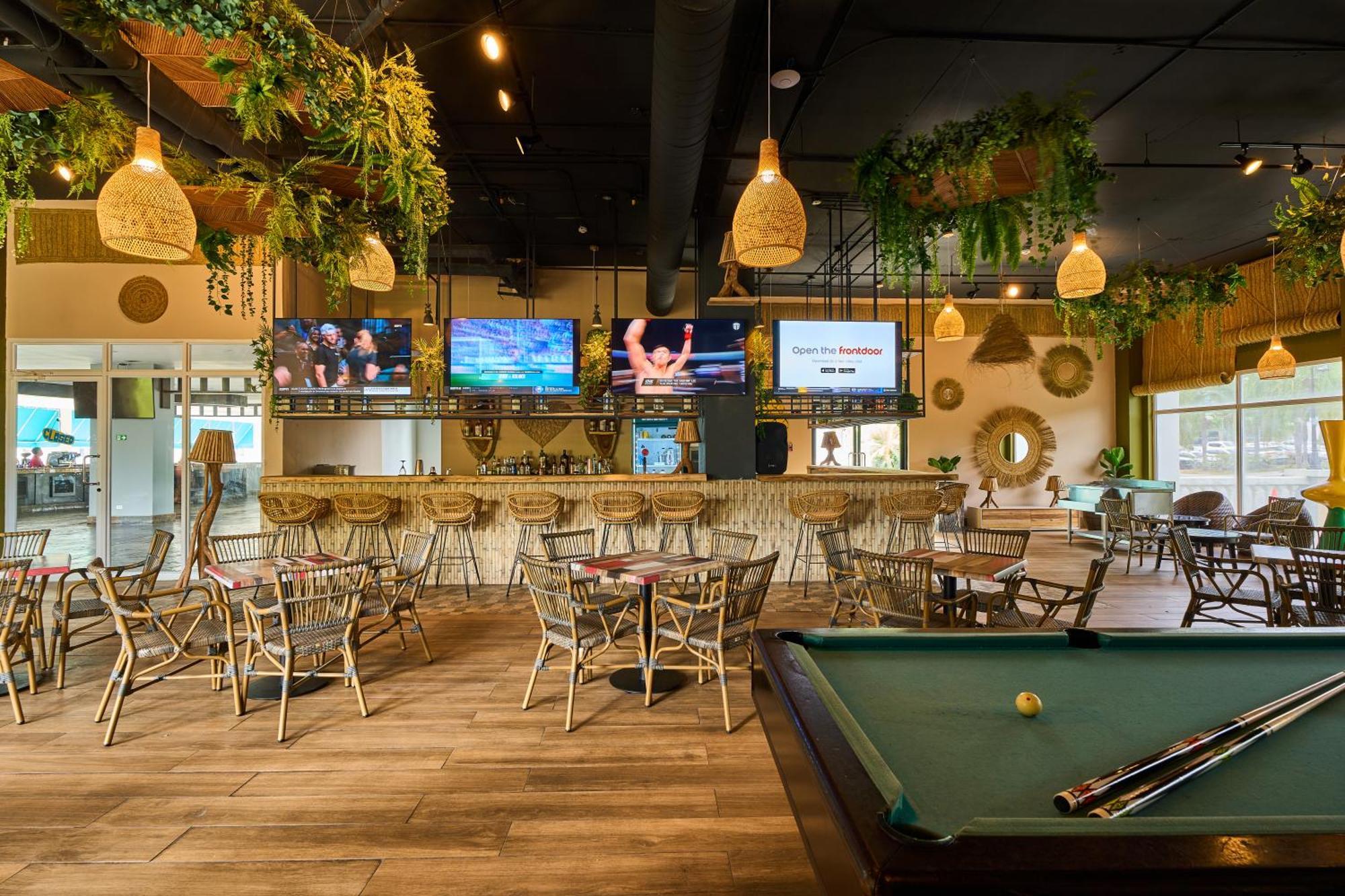 Gran Evenia Bijao Hotel Санта Клара Екстериор снимка The interior of a typical sports bar