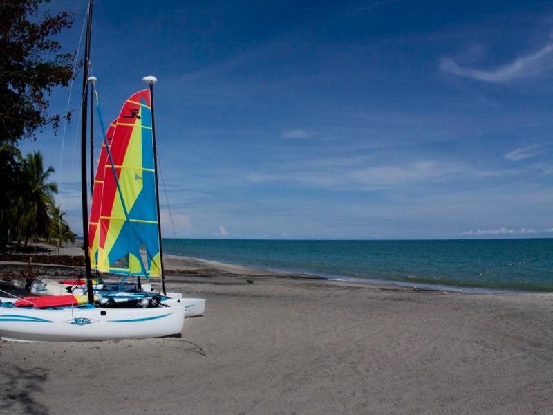 Gran Evenia Bijao Hotel Санта Клара Екстериор снимка Beach at the Lake Ontario shore