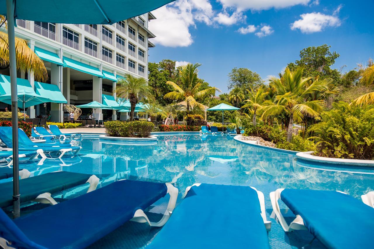 Gran Evenia Bijao Hotel Санта Клара Екстериор снимка The swimming pool at the hotel