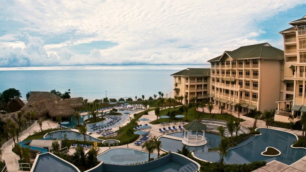 Gran Evenia Bijao Hotel Санта Клара Екстериор снимка The resort's main pool